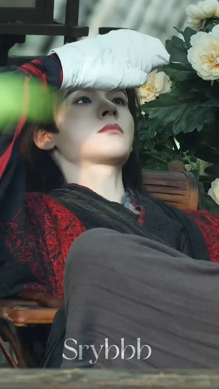 龚俊是不是拍剧吃胖了，下额线都模糊了 