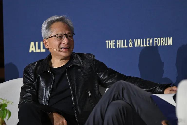 【英伟达仍不确定是否可以向中国销售芯片，威胁到黄仁勋所说的 500 亿美元商机】