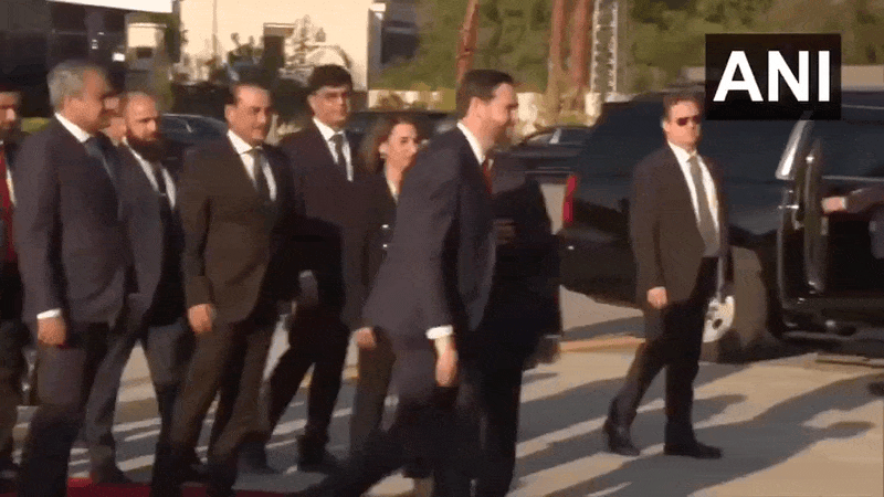 肢体专家：美国副总统万斯这几步走，就证明他因谈判崩溃抑郁了！
一位美国专业肢体语