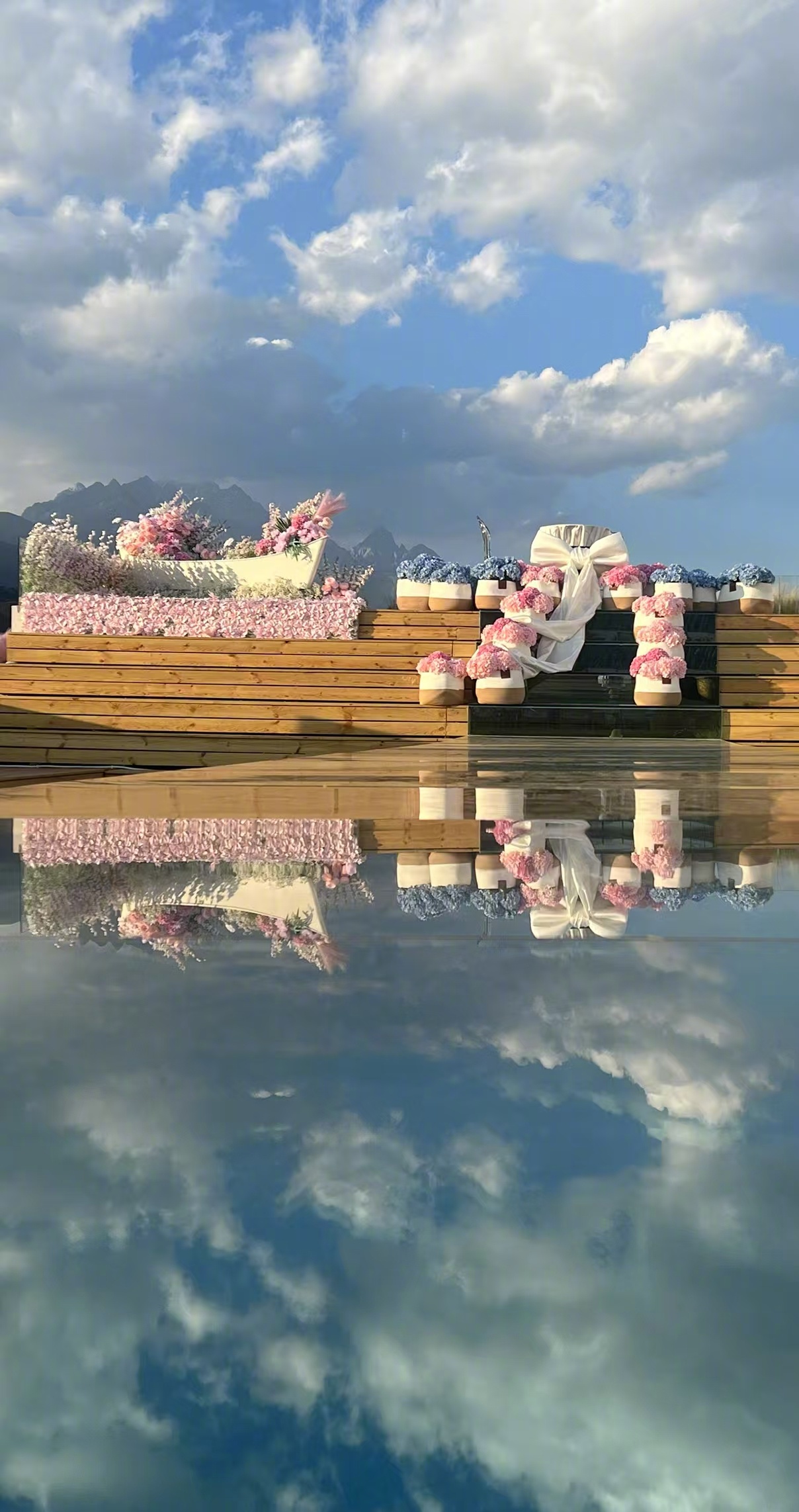 语言与叙事，本身就是一个茧房。这是生命最大的那个茧房，把这个茧房破了，你既不再求