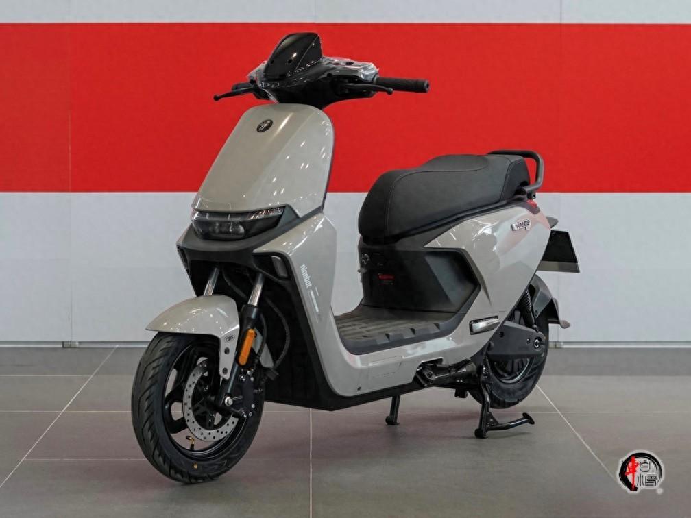 2025款九号远航家M95c+Mk2以技术升级冲击中端电摩市场。新车618活动价