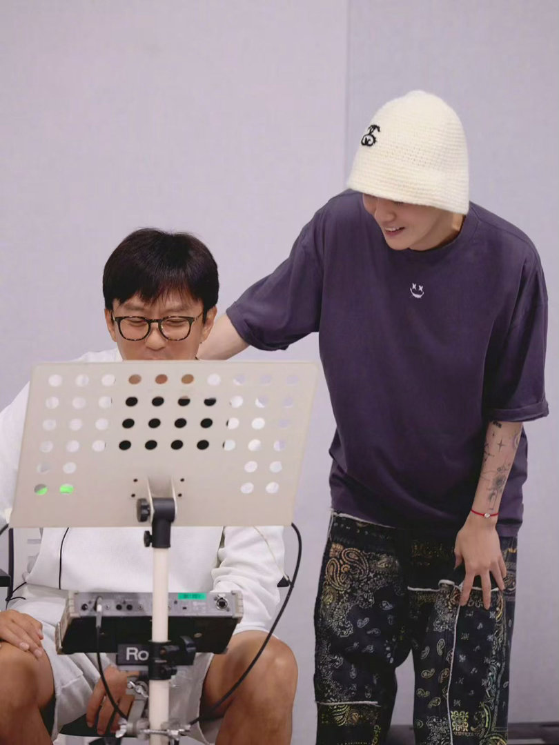 邓超探班鹿晗音乐节邓超探班鹿晗探班音乐节排练 邓超探班鹿晗音乐节排练啦父子俩这个
