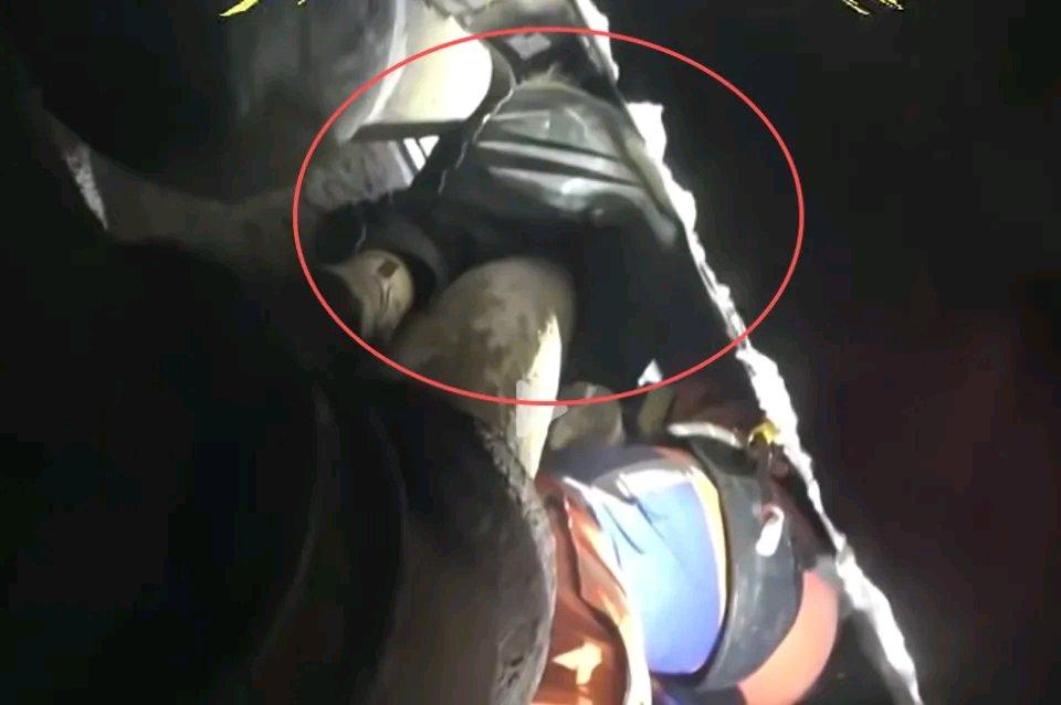 上海这对夫妇凌晨报警寻女的事儿，简直让人揪心。16岁少女居然卡进管道“迷宫”里，