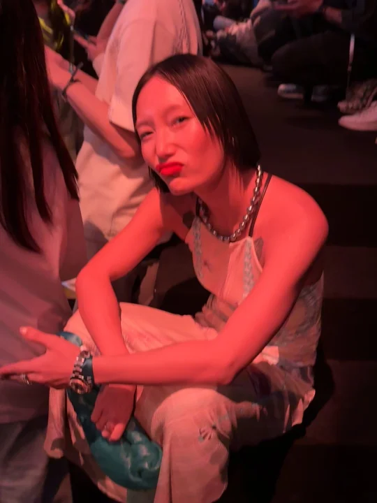 一位女舞者横闯LAMER现场