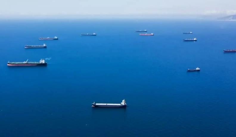 美国要挟委瑞内拉代总统不得向美国敌对国家出售石油，在港石油油轮正大规模驶离委内瑞