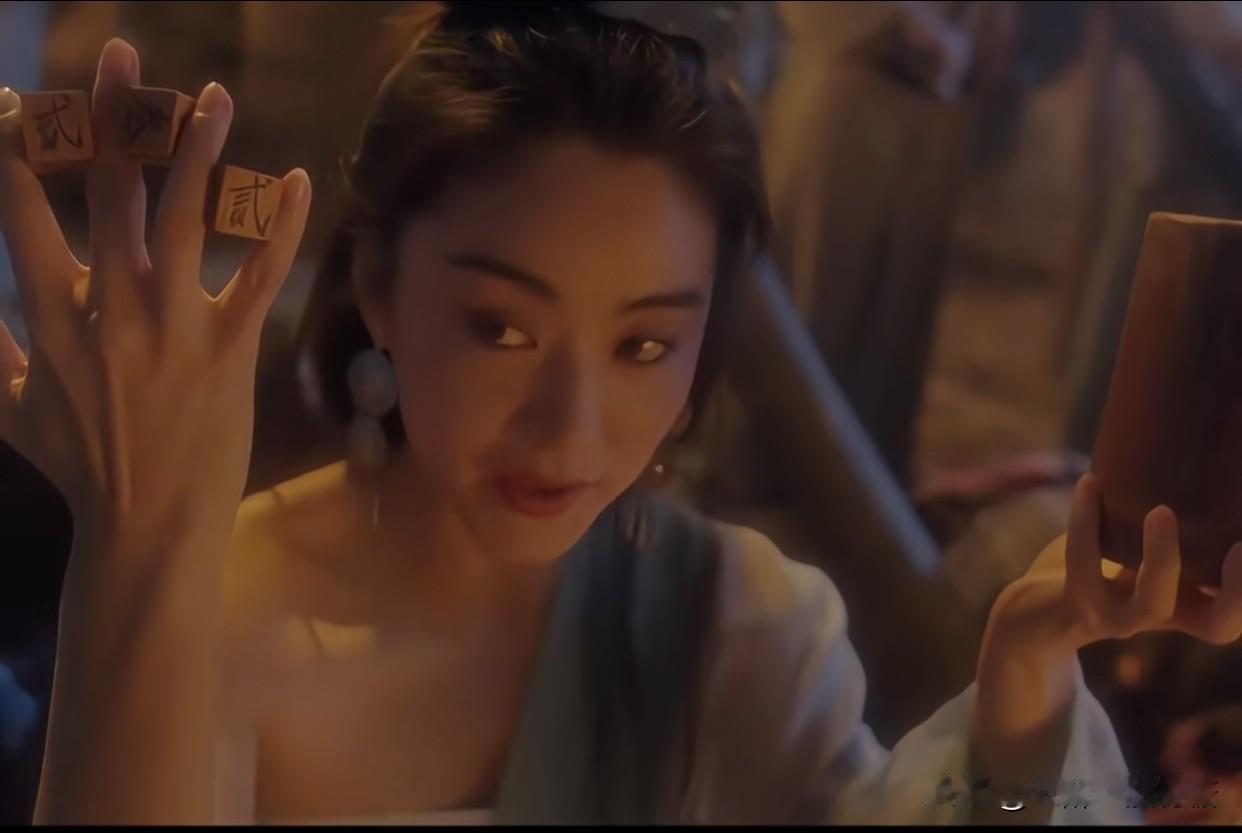 林青霞那些“看着简单”的动作，真能坑惨手残党！

看《东方不败之风云再起》时，她