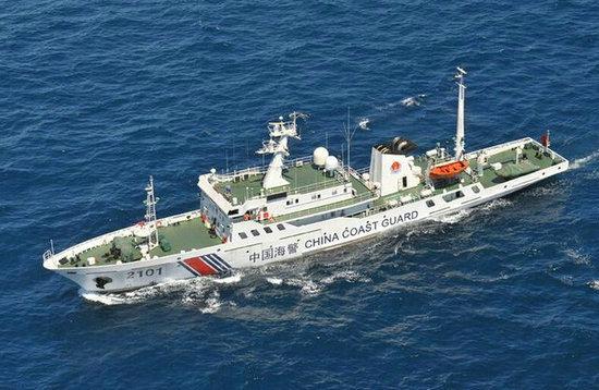 中国海警在钓鱼岛海域驱离日本船只，台湾渔民看哭了——等这一天，他们等了几十年。