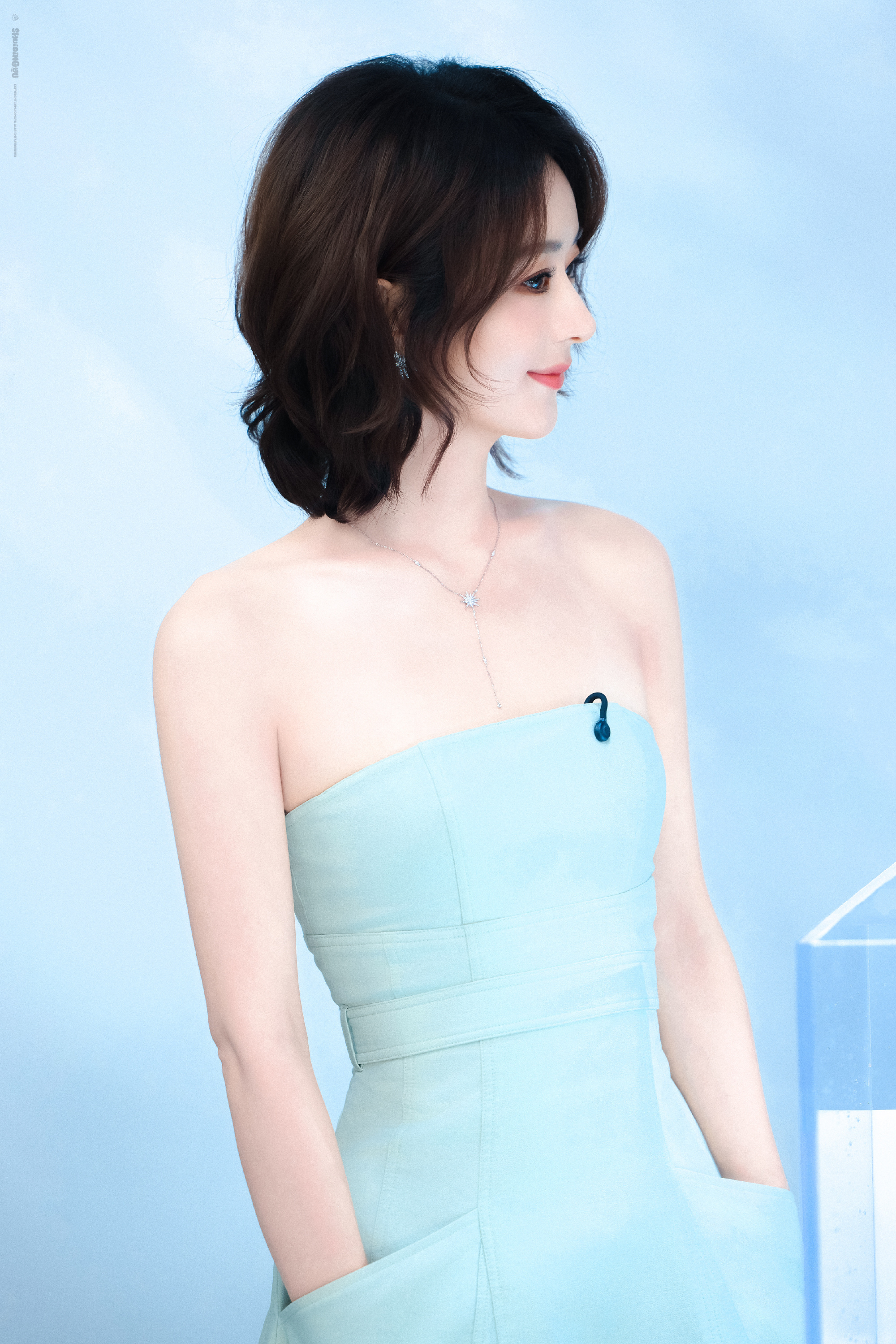 赵丽颖电影澎湖海战 zly赵丽颖黄和娘“梧桐树林中阵阵轻风 寄托爱意变成橘黄色叶