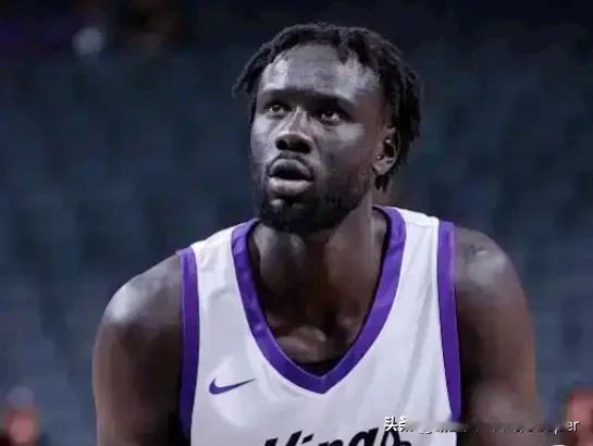 辽宁男篮休赛期三个新消息，阿丘尔在nba夏季联赛连续三场比赛砍下20+10，他在