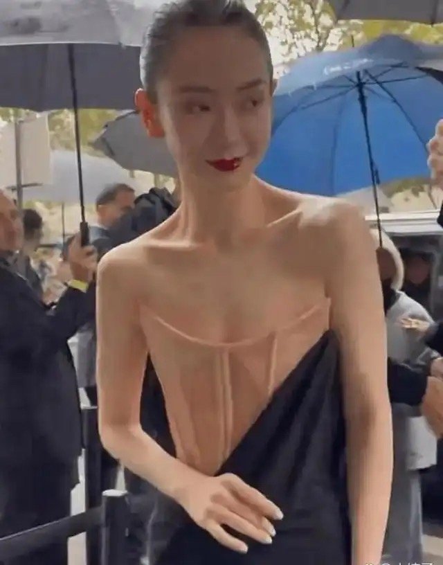 戚薇是真的好瘦啊 ​​​