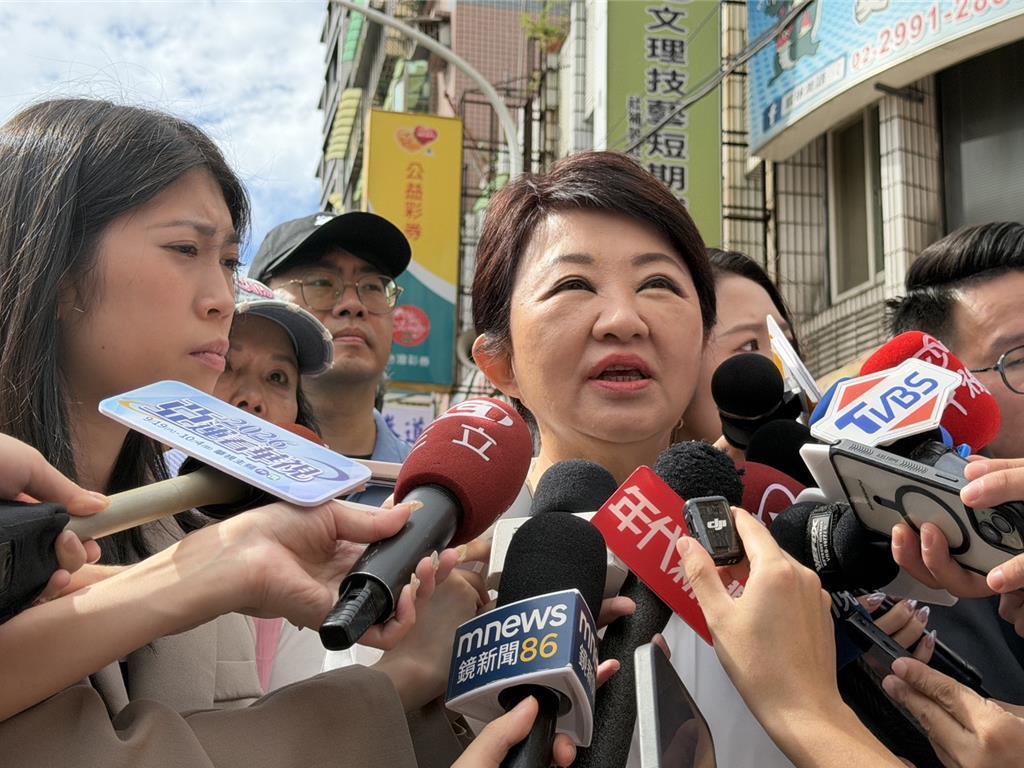 台中市长卢秀燕9月12日针对卓荣泰决定副署无人机条例公开表态，明确要求行政院必须