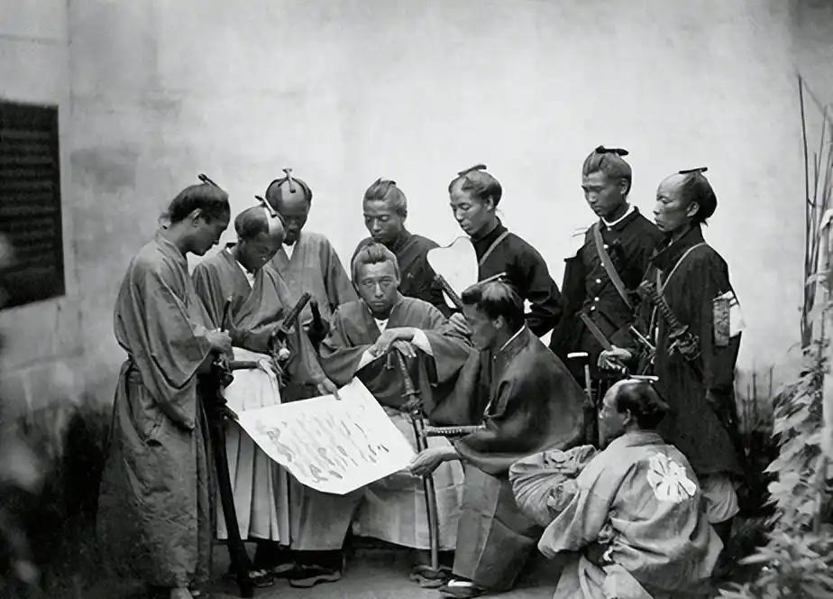 琉球知事说：冲绳是日本的地方政府之一，揭开日本最不敢提的历史。这话像一把钥匙，捅