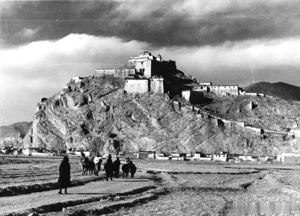 1365年2月20日，来自今天青海省玉树州通天河一带的西藏江孜夏卡瓦家族的后裔即