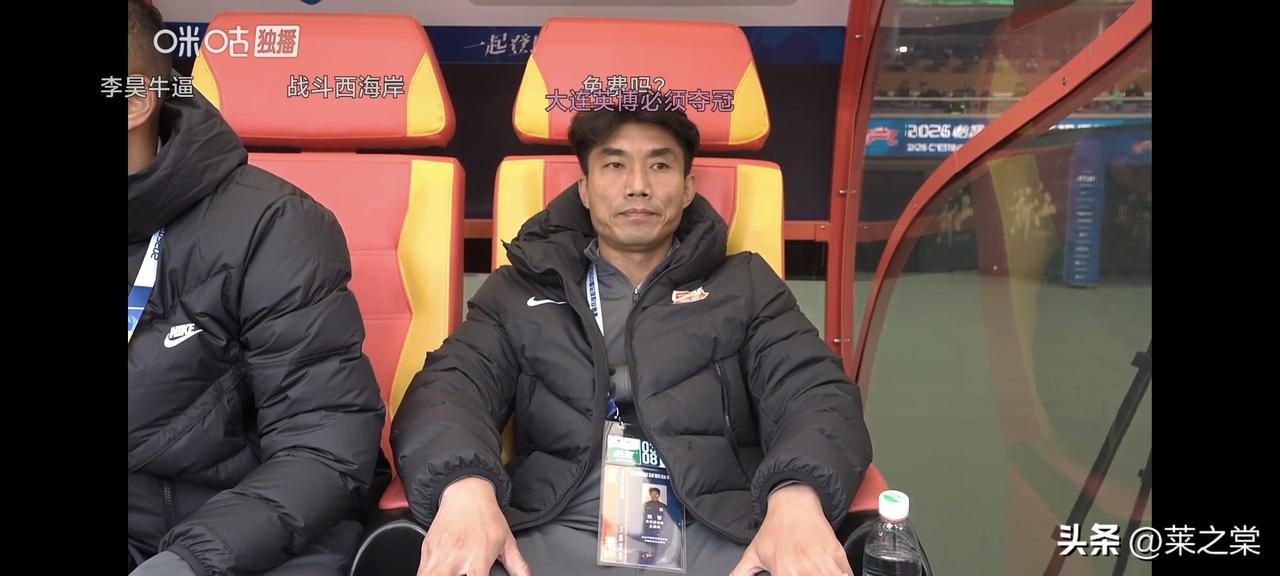 0：2，上半场青岛西海岸客场落后浙江队，不得不说青岛西海岸存在的缺陷很致命。
