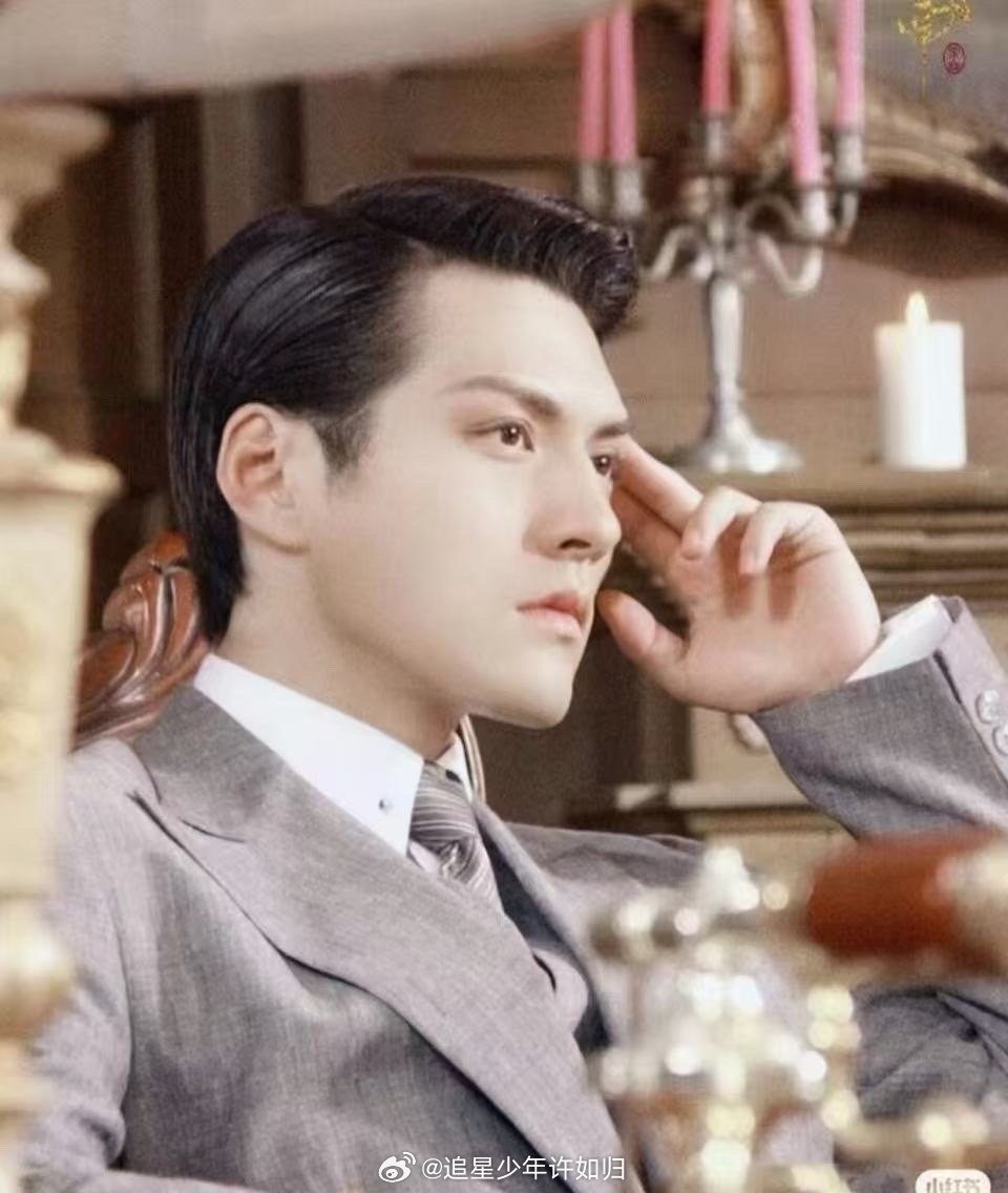 严屹宽终于承认天涯四美了主咖和Ta的朋友们 以前问严屹宽“天涯四美”，他说专注角