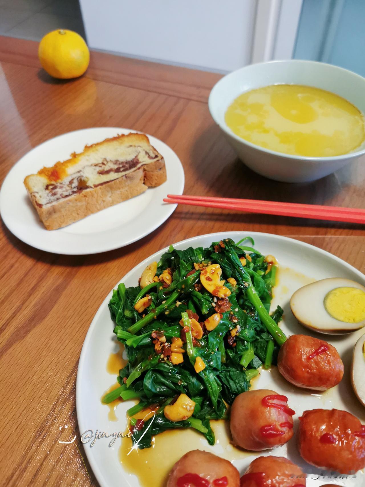 没有路的时候，心里会彷徨；
路多的时候，心里又会迷失。
所以，我们要走好选择的路