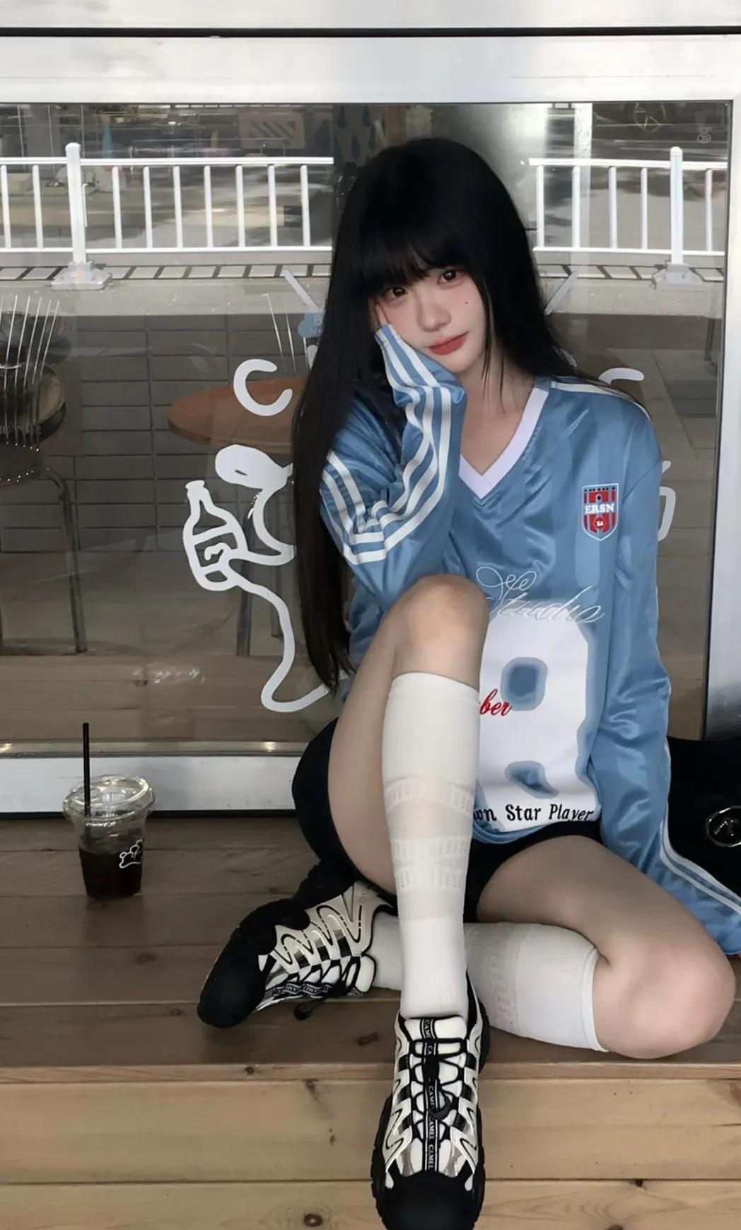 从普通人角度分析生育率下降主要原因是经济下行压力，普通人就业压力大，收入低，开销