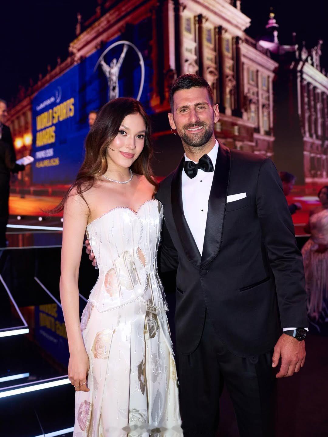 【众网球运动员出席劳伦斯颁奖礼】除了主持德约科维奇外，辛纳、阿尔卡拉斯、萨巴伦卡