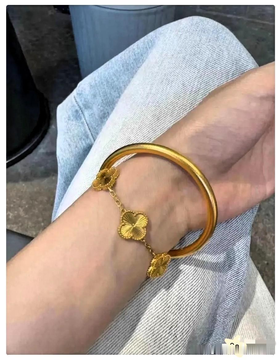 今天才发现，
实物金价居然跌这么狠，
 
7月3日逛金店感触特别深，48克的实心
