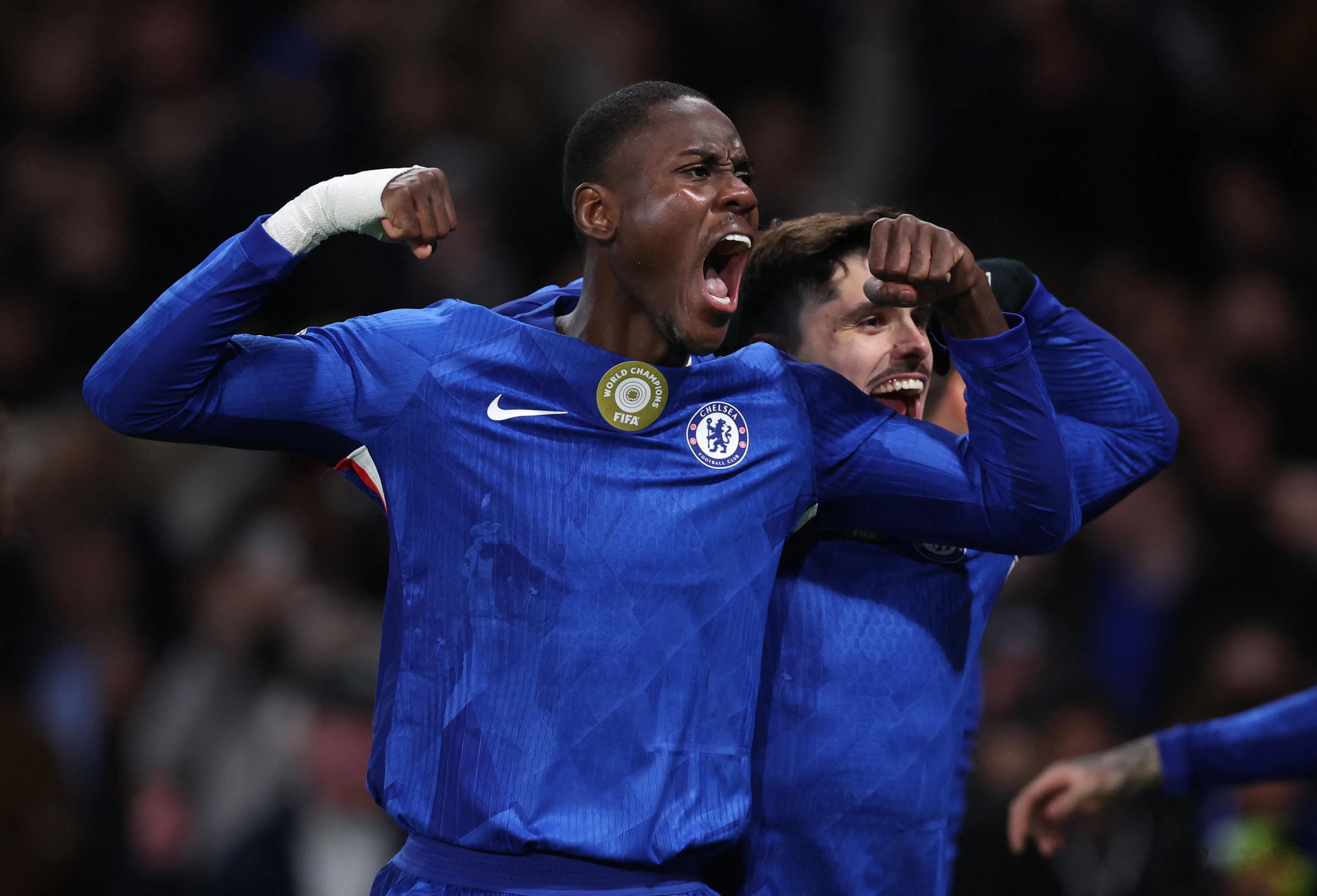 切尔西 即使从第38分钟开始，切尔西就少打一人，但他们的射门次数11次，比阿森纳