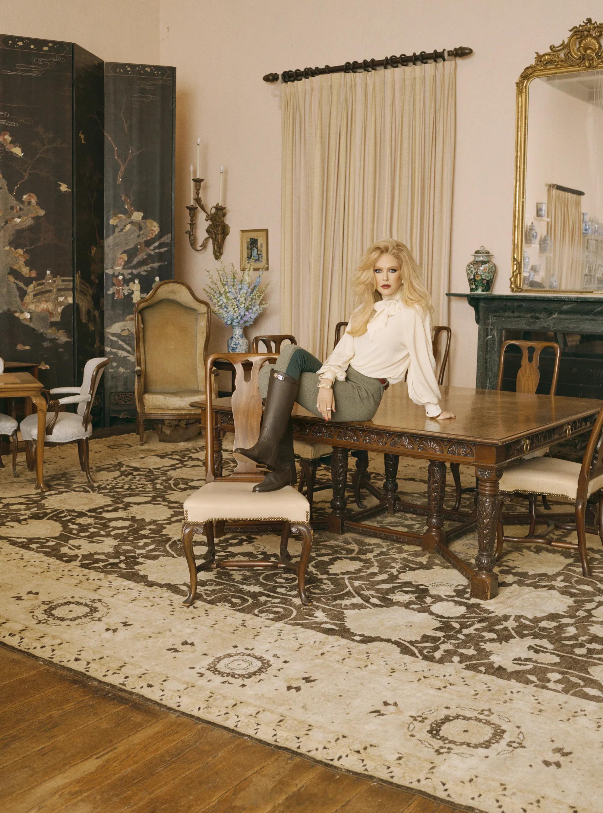 妮可·基德曼（Nicole Kidman）登上Vogue英国版金九封面!由摄影师