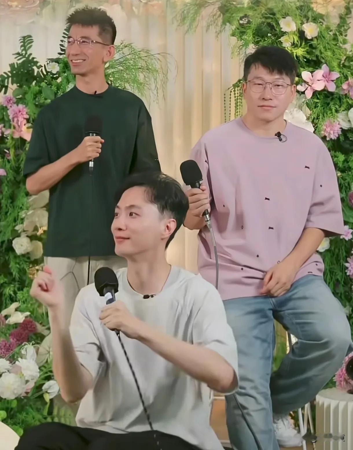 美丽明天首次直播，很多人都非常关注，他们三人合体，到底能不能顶一个董宇辉！
首次