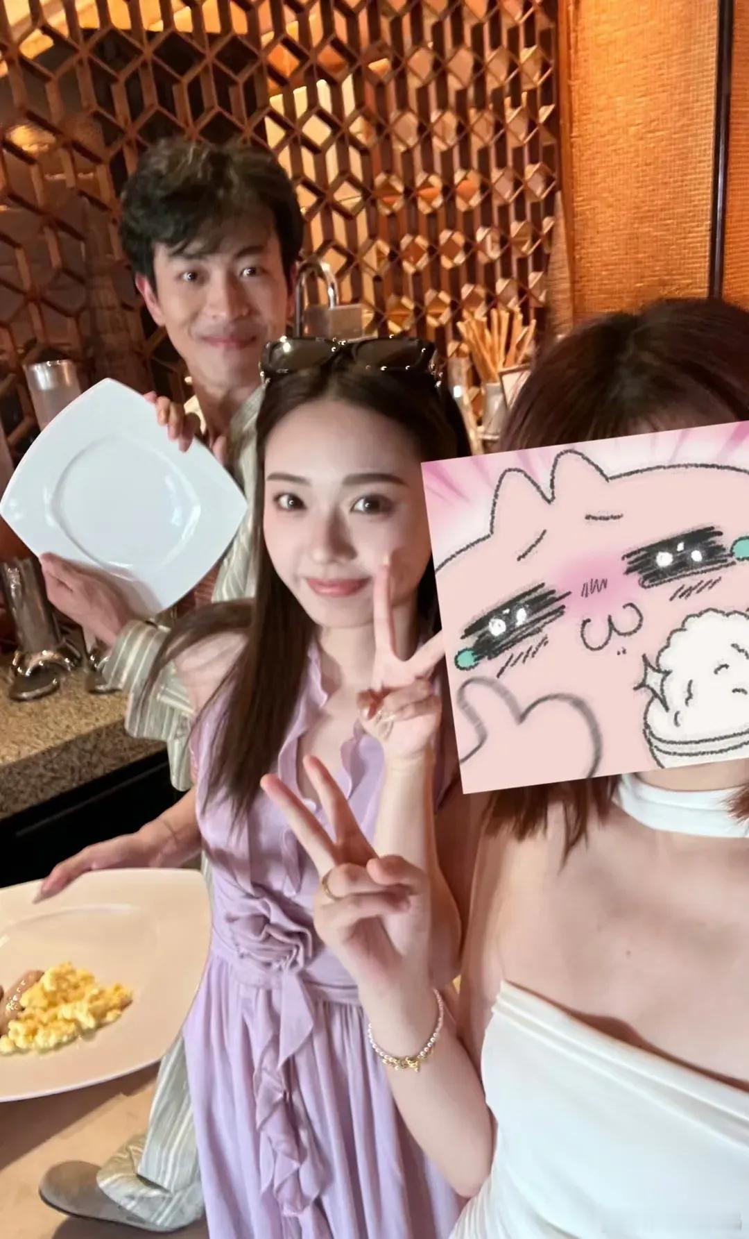 晗清CP，吃吃越来越美了，子晗越来越憔悴了，黑得像本地人。孙涵清和子晗一起去了旅
