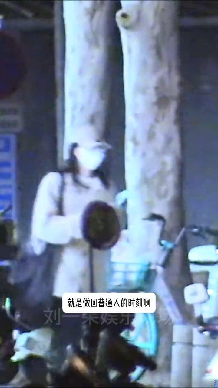 迪丽热巴独自去做美容迪丽热巴回京后独自去做美容 迪丽热巴独自去做美容，看一看她 