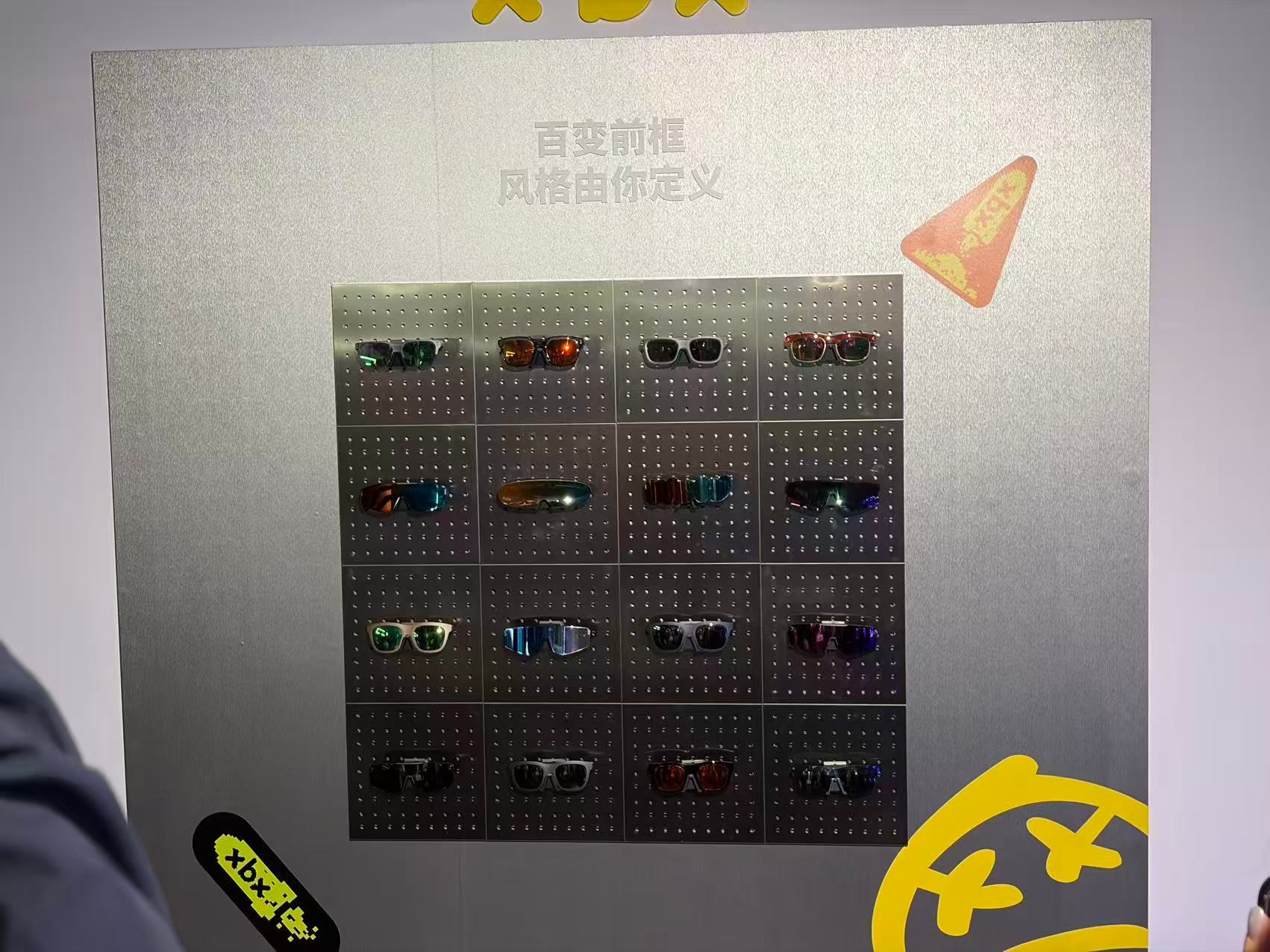 XREAL 刚刚发布了旗下子品牌 xbx 的第一款眼镜 xbx a01系列有两个