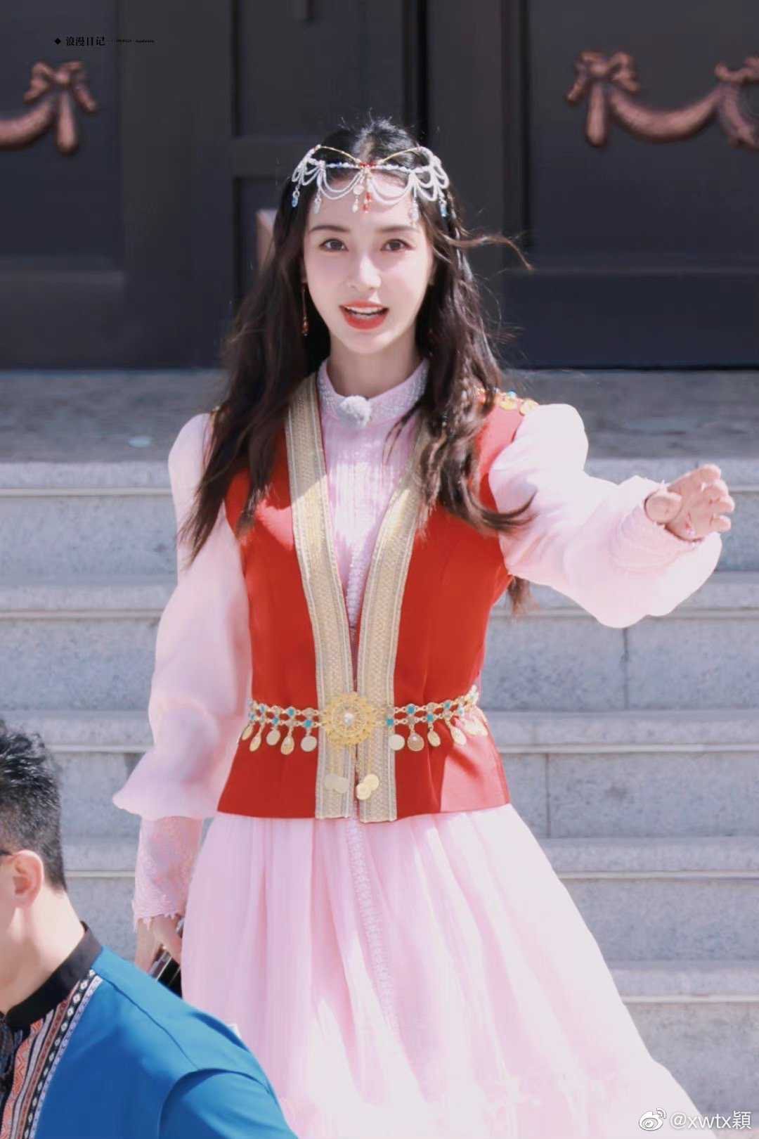 angelababy 杨颖 一万份的欢喜，每一份都与你有关，世界很大，幸福很小，