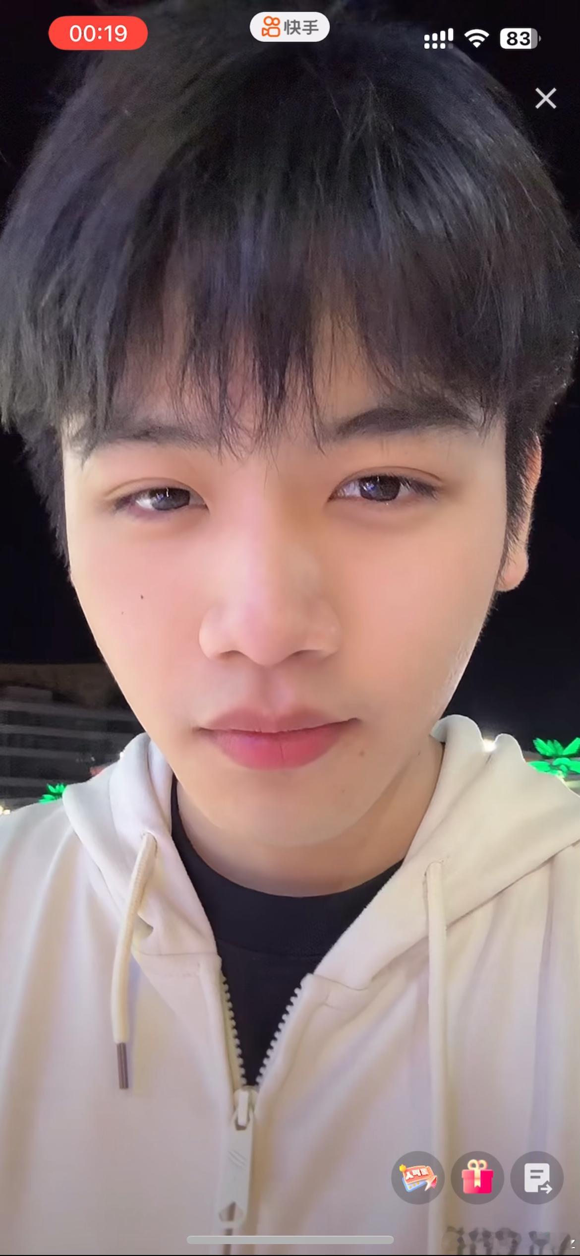 此熊一双深情眼！！心化了