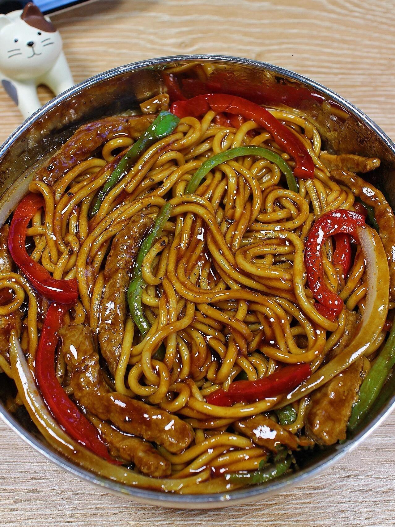 这个黑椒肉丝炒面真的一绝，巨巨巨好吃！