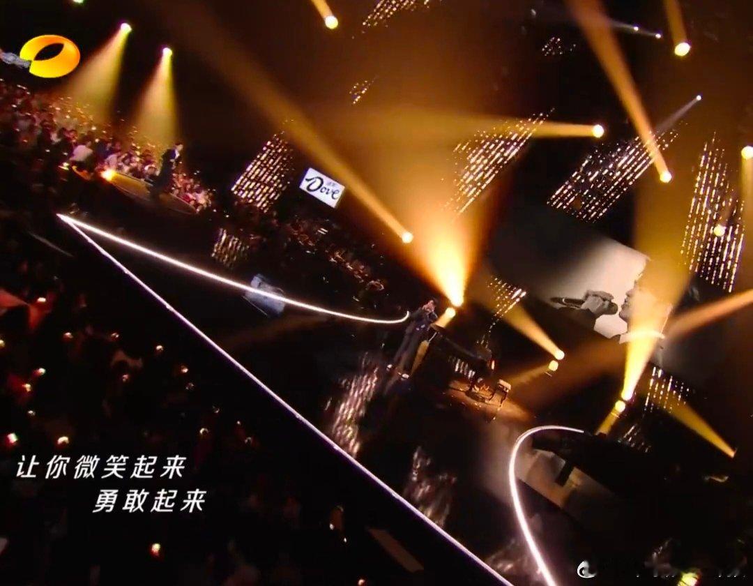 那英力挺张卓尔唱什么都是对的声鸣远扬 暖心瞬间！那英在联席评审指出问题后，力挺张