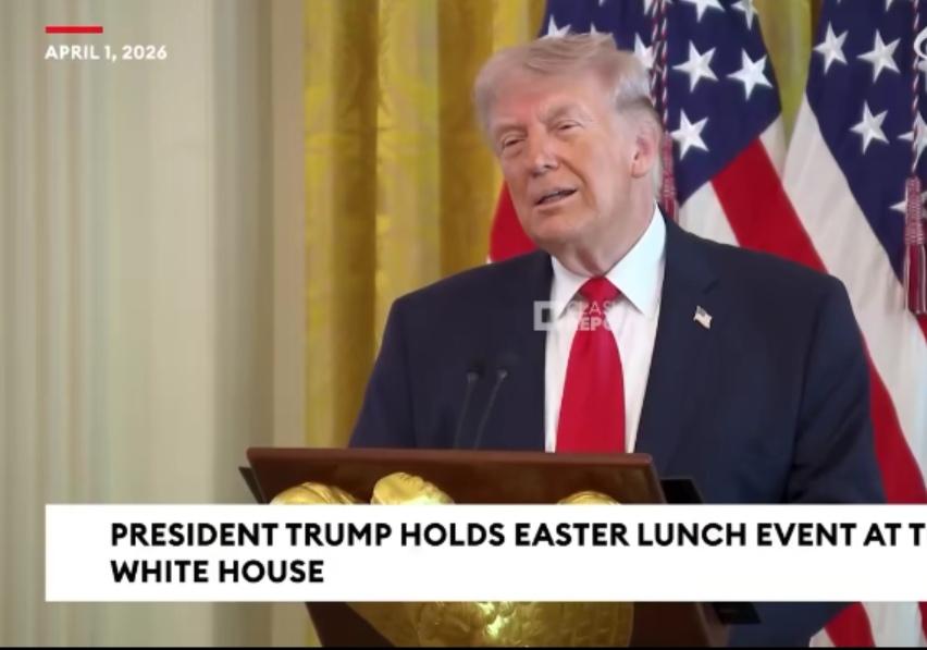 特朗普再次嘲讽马克龙：

我给法国总统马克龙打了电话，他老婆对他很不好，而且他右