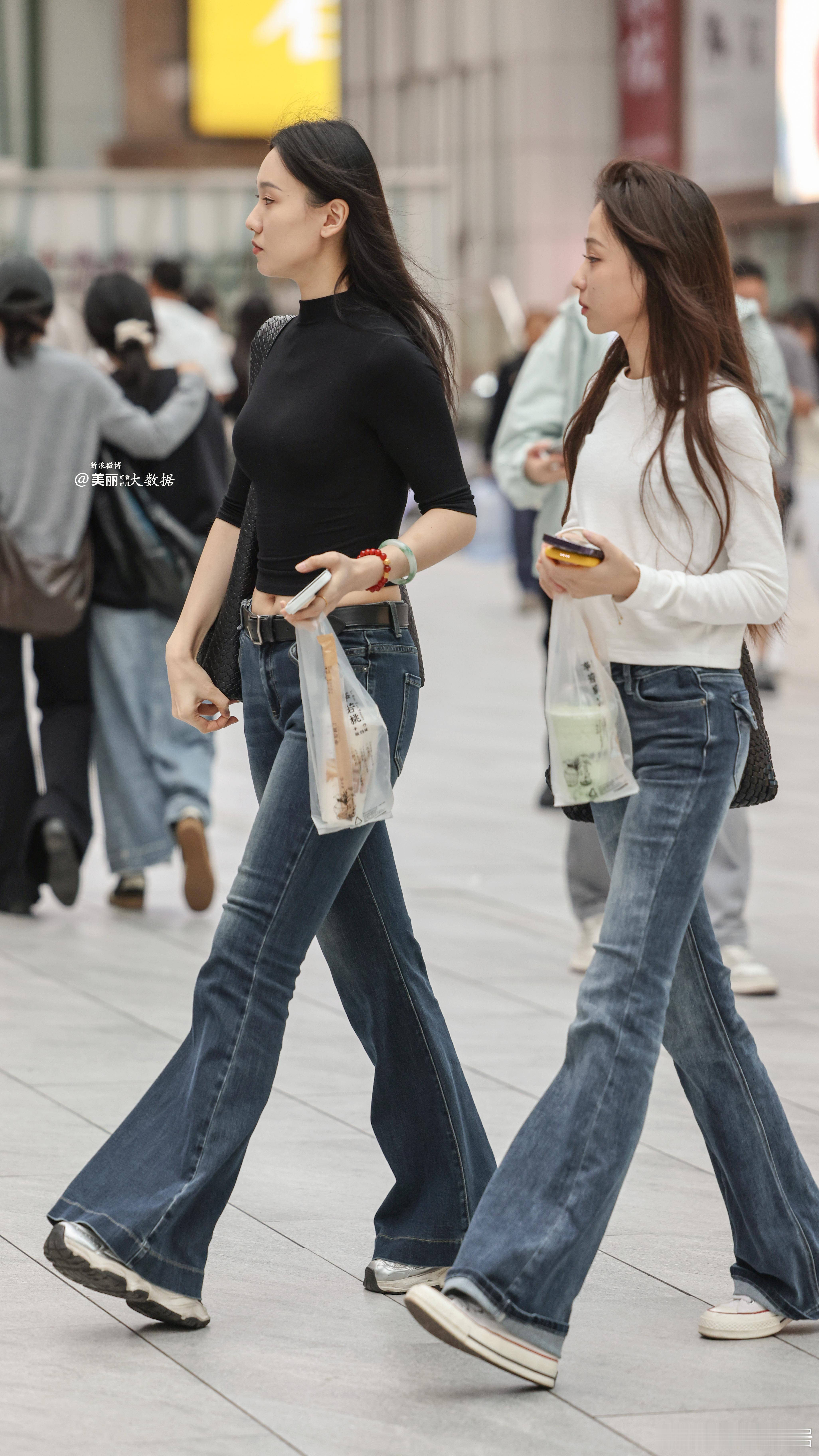 闺蜜步调如此一致。 