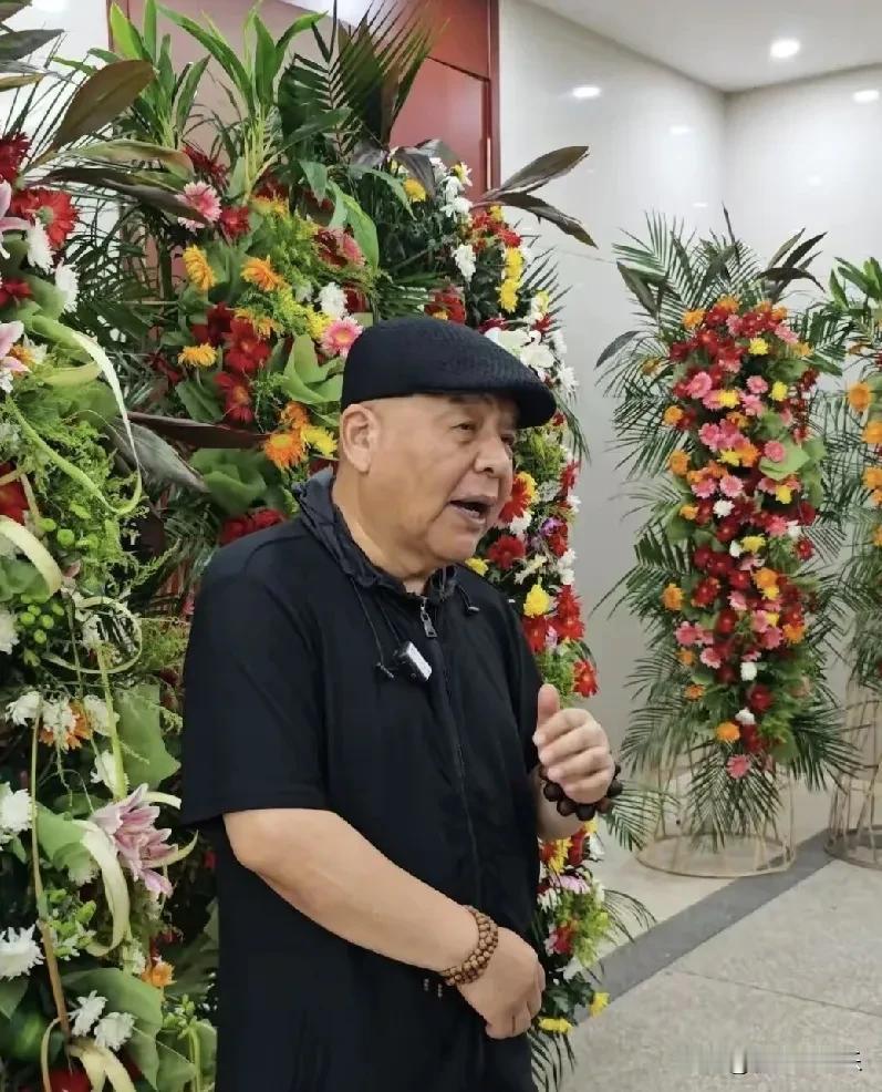 2025年7月11日，相声泰斗杨少华悼念仪式在北京八宝山举行，现场气氛肃穆。相声