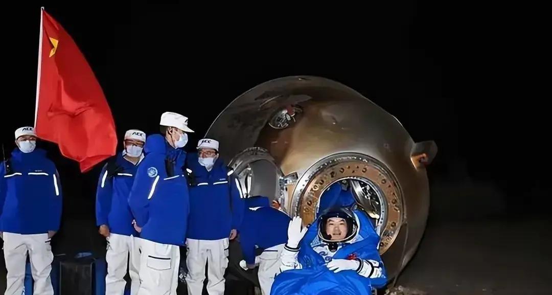 航天员在太空里的日子，那叫一个苦月亮脸、肌肉萎缩，听起来是不是有点搞笑？但这都是