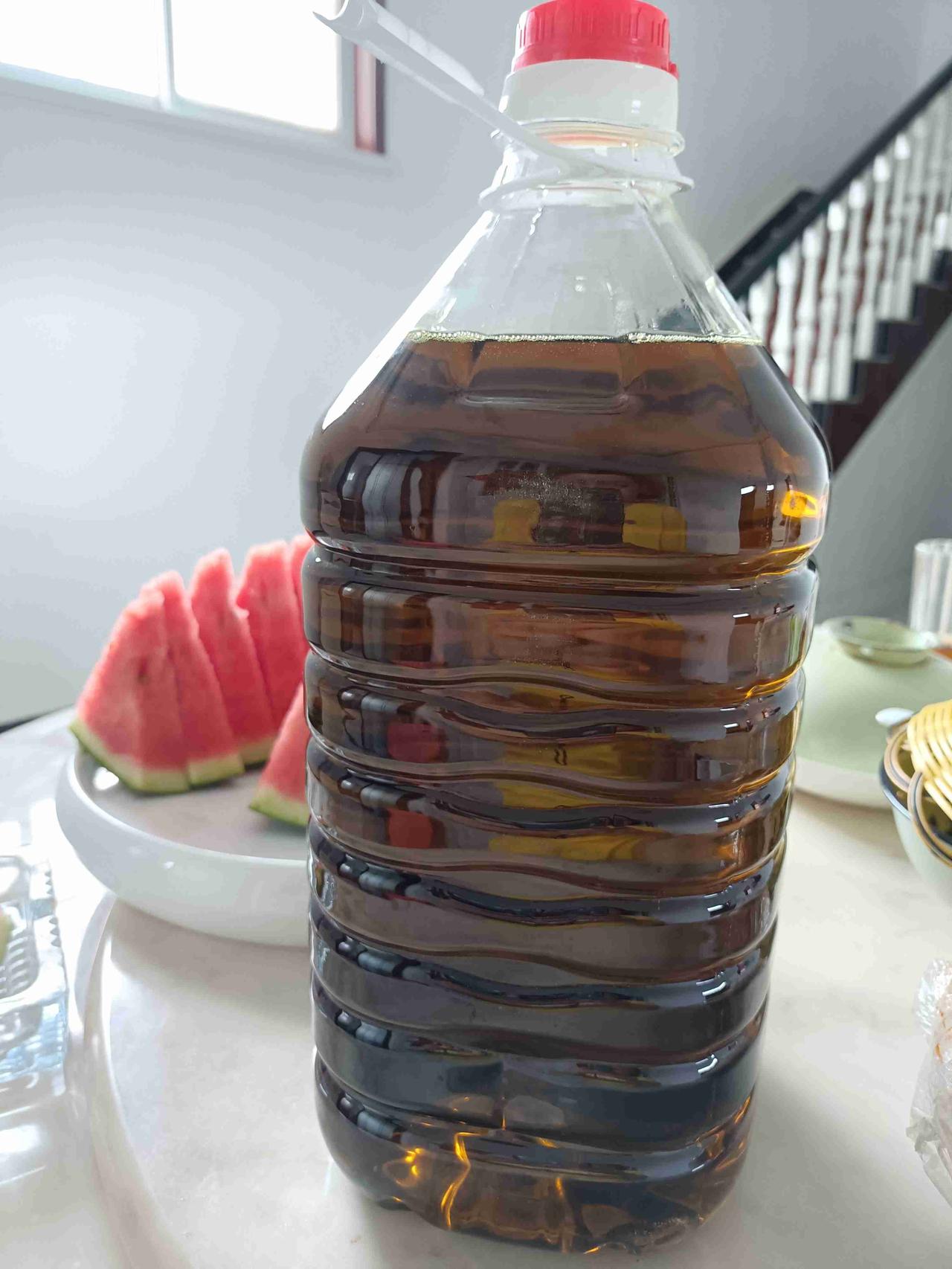 你说奇怪不奇怪，明明是三无产品，不管是漂泊在北上广，还是兰州西安的庆阳人，只要得