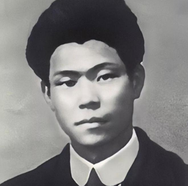 8月4日：有人以身殉国，有人一纸通电保全一座古城，一纸通告守住初心
 
同样是8
