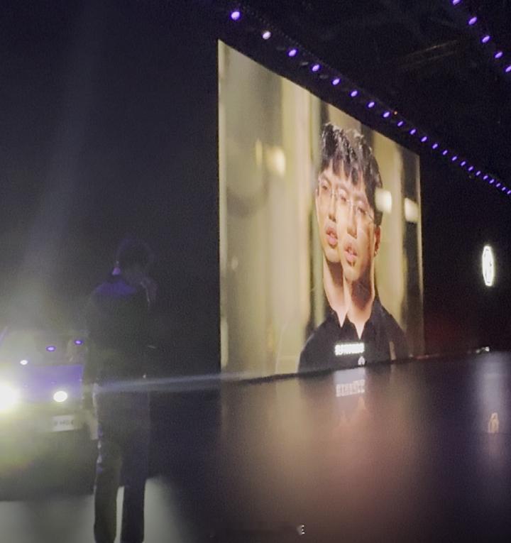 MG4发布会上能看到MG现在all in 新能源的决定，总经理陈萃在现场甚至都哽