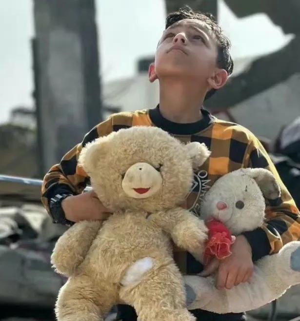 他们的愿望很简单，就是活下去。他们根本没有儿童节礼物，只有IDF炸弹。今天是六一