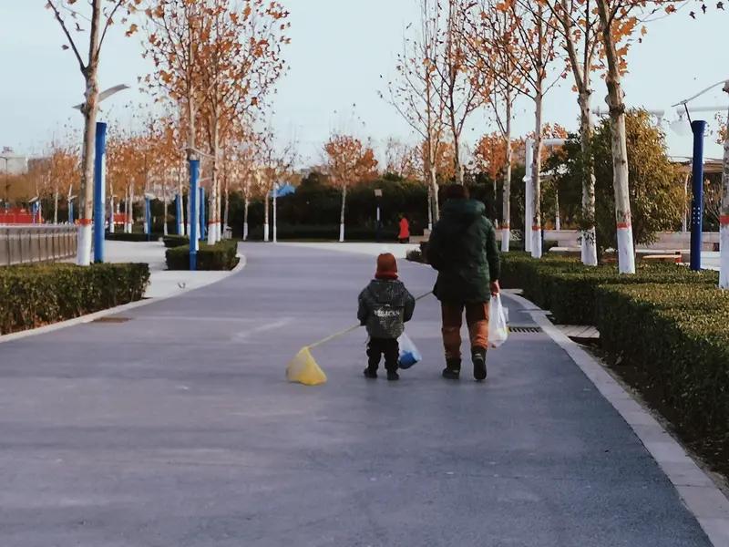 只有在事情中才能看清亲情的薄厚，经历一件事就能增长一分智慧。你们完全没必要为今年