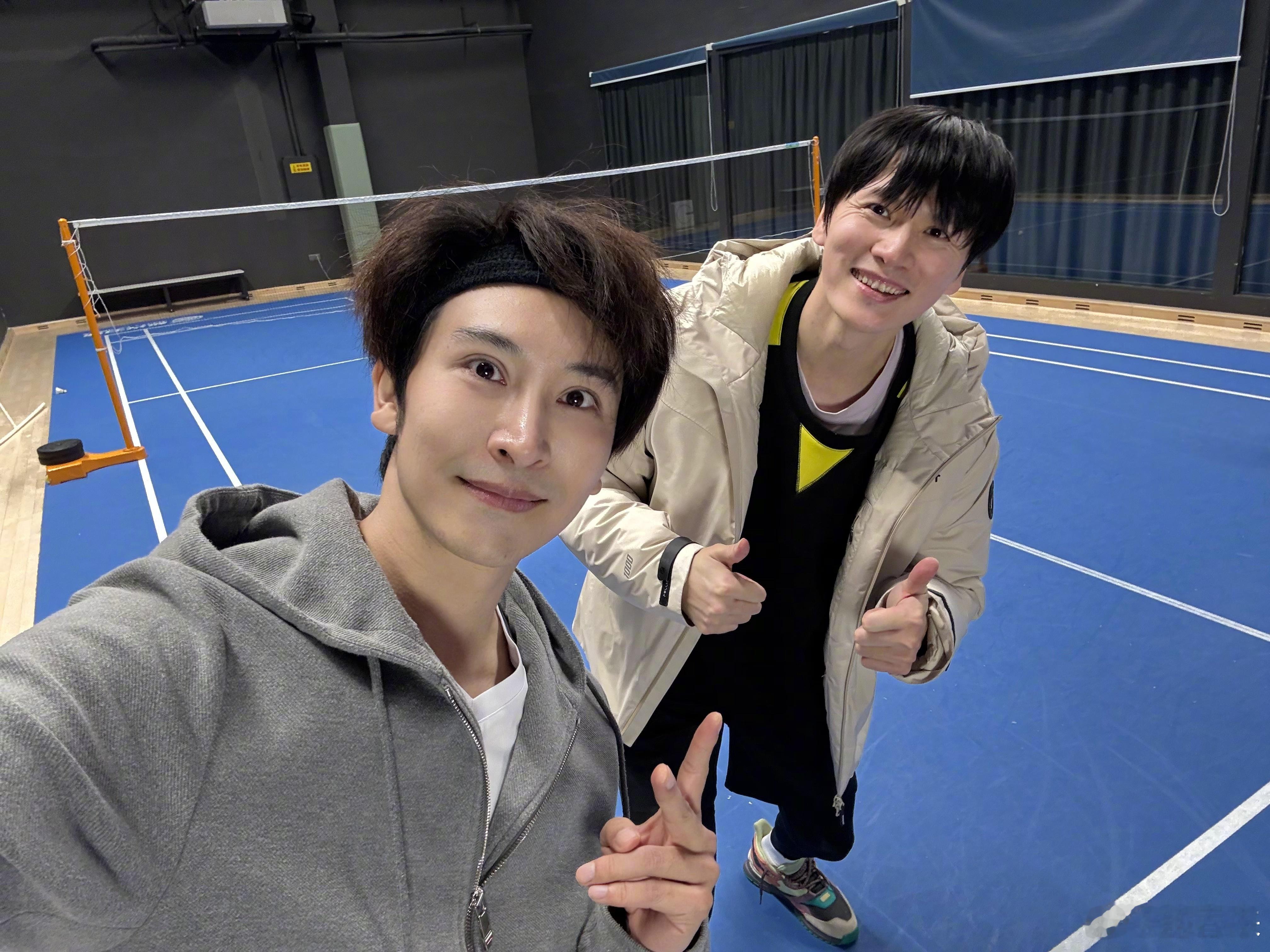 又和 一起快乐羽毛球啦🏸开心。