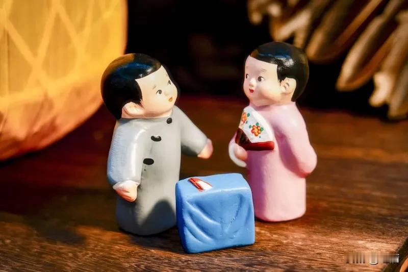 男人没钱会有女人喜欢吗？答案是肯定的。现在网上老有人说“女人现实，没钱谁跟你”，