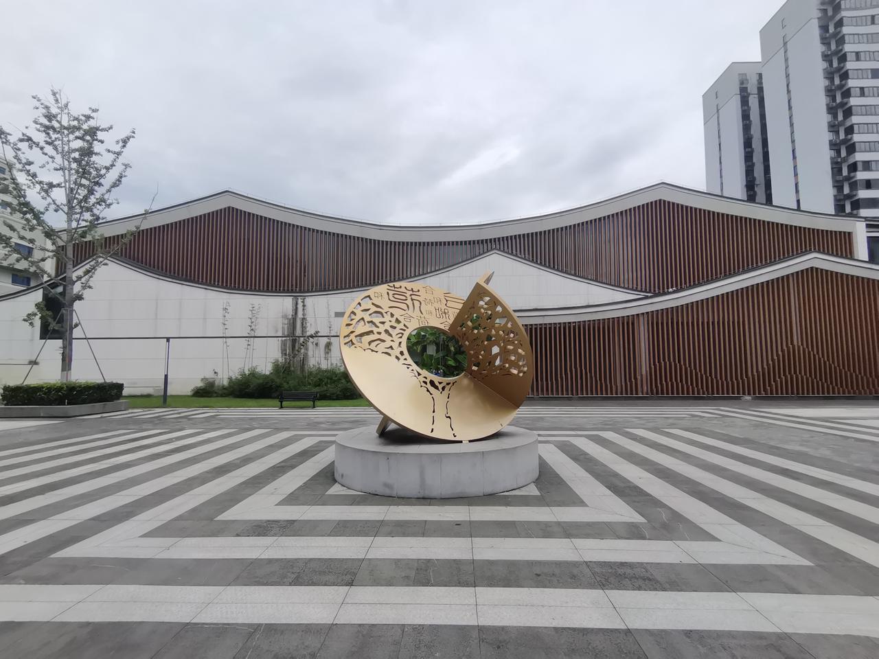 静下心来，放下赶路的浮躁，抛开打卡式游览的匆忙，以徒步慢行的姿态走进临平区非物质