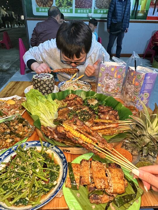 我真服了，这家傣味烧烤连吃3天了！！