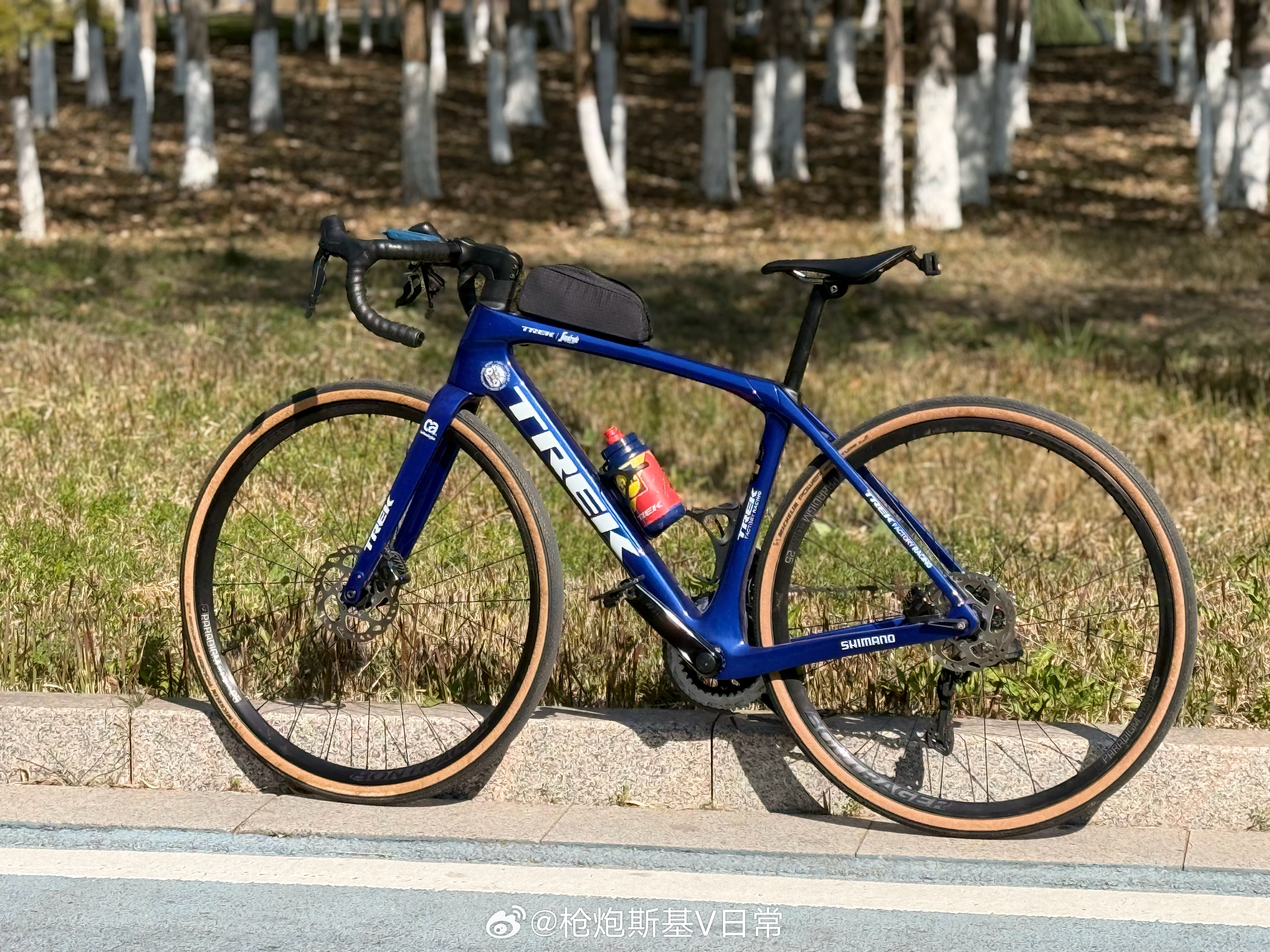 双面山地锁踏，真的太好用了，配合山地锁鞋，绝对是骑行好搭档！走路也比公路锁踏舒服