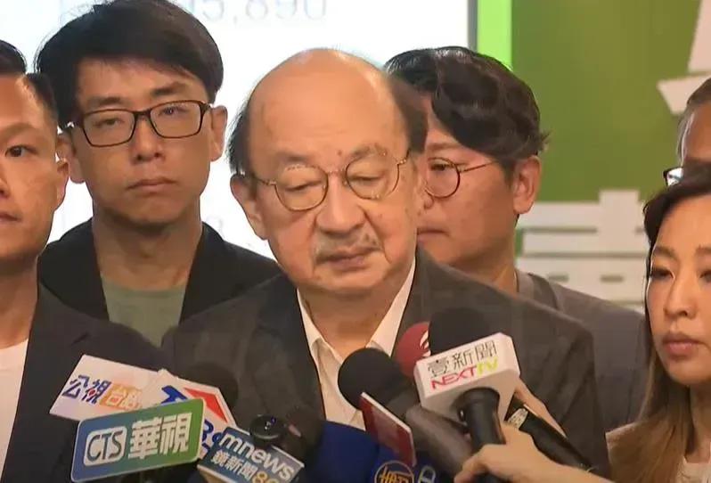 柯建铭不嘻嘻。
看出票、看林佑昌、吴思瑶、柯建铭出来接受采访，简直就像在头条上看
