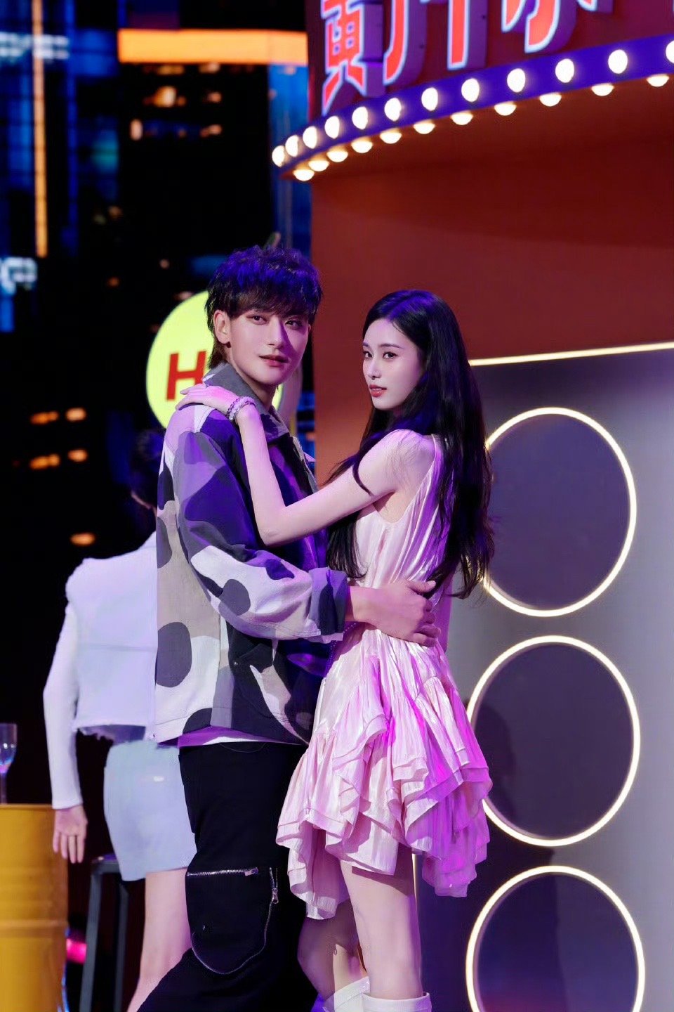 黄子韬黄了个小TAO招聘进行中 黄子韬你好星期六callme黄子韬你好星期六ca