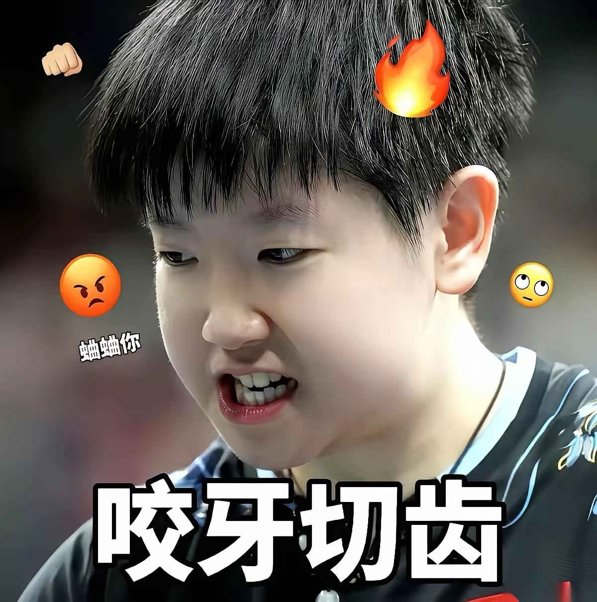 莎莎发怒了！
瞧瞧：
她恨得咬牙切齿
观众感受到的却是软萌可爱～
这到哪儿说理去